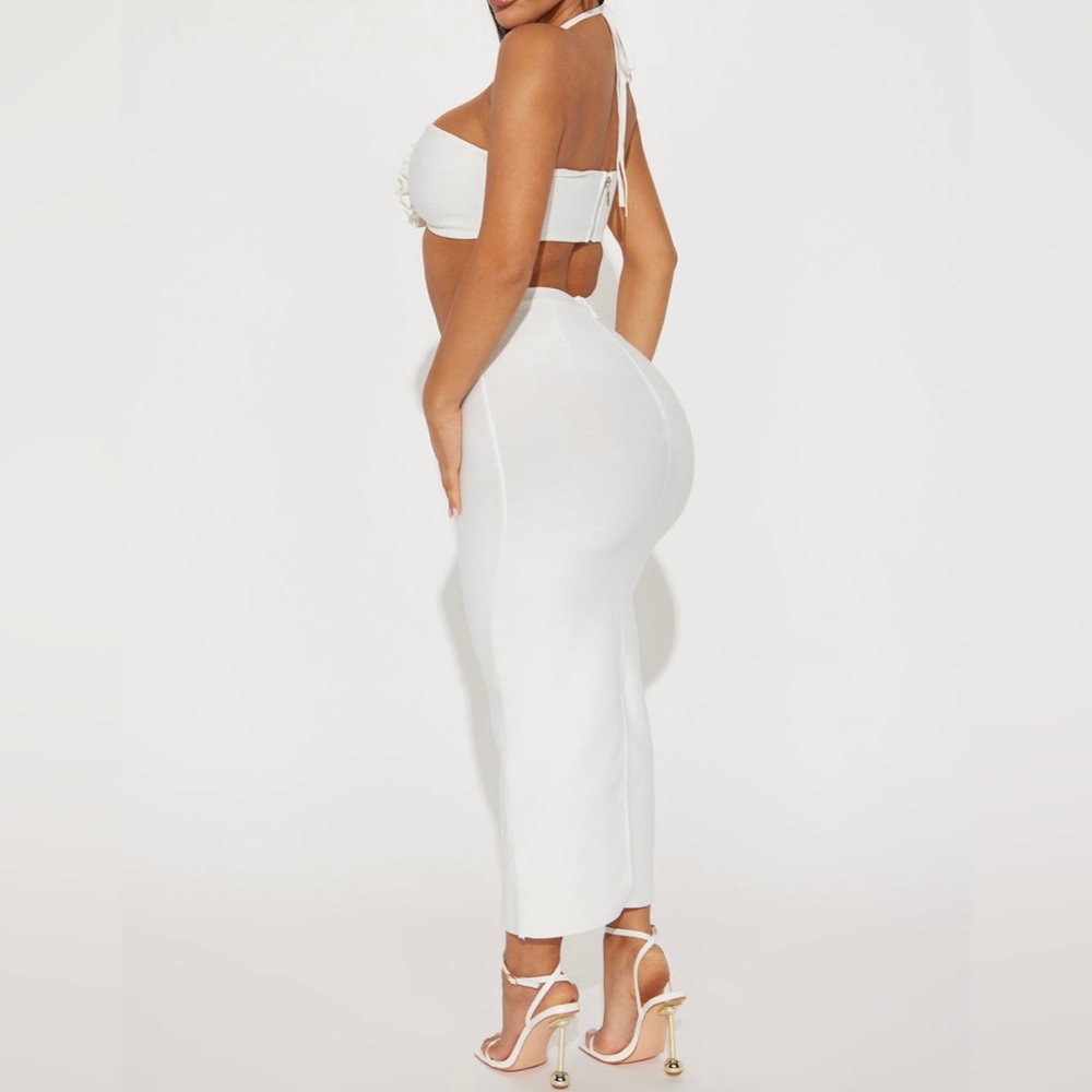 Take me to Paris 2 Piece White Skirt Set. NWT. Absolutely gorgeous size L 🫶🏽💣 - Picture 3 of 3